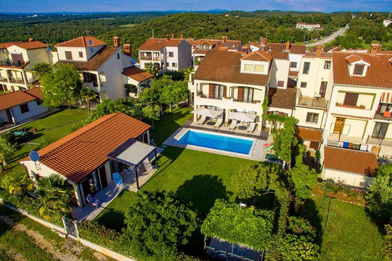 Premium Central Apartments Врсар Экстерьер фото